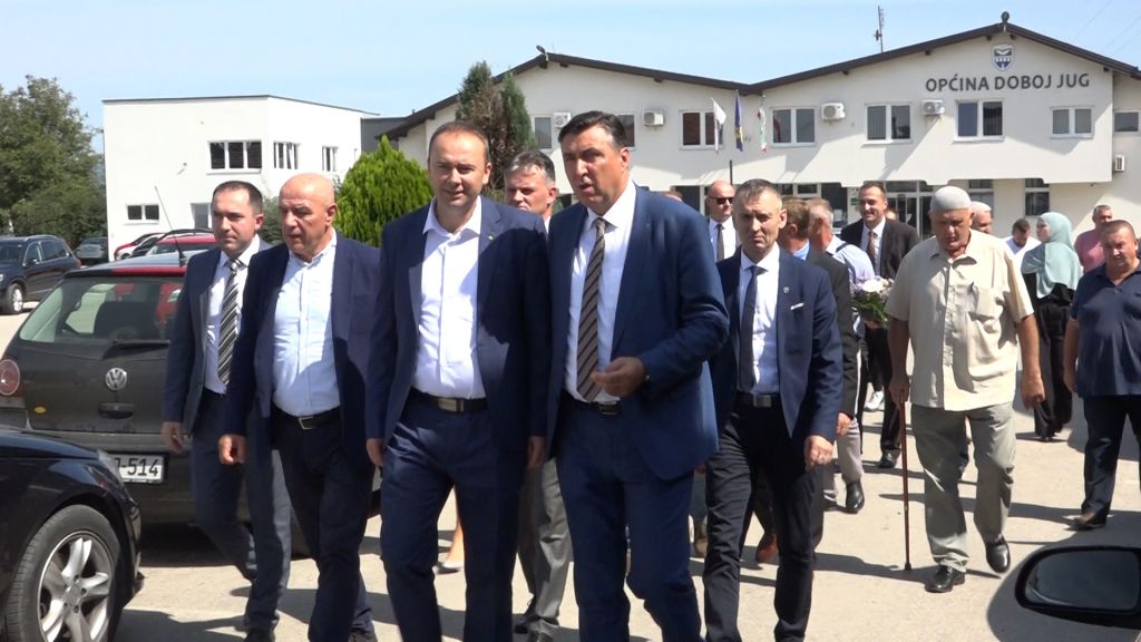 ZA PET GODINA ZDK U KAPITALNE PROJEKTE U DOBOJ JUGU INVESTIRAO VIŠE OD 2,1 MILION KM ZA PET GODINA ZDK U KAPITALNE PROJEKTE U DOBOJ JUGU INVESTIRAO VIŠE OD 2,1 MILION KM