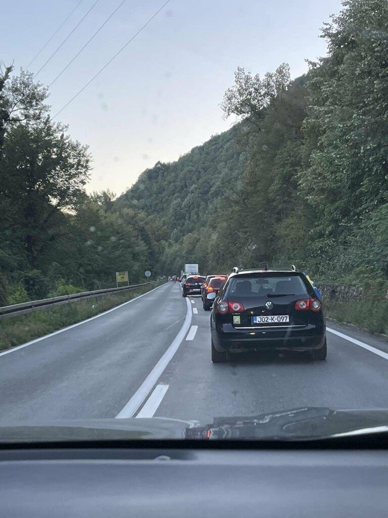 Zbog saobraćajne nesreće obustavljen saobraćaj u mjestu Kosova