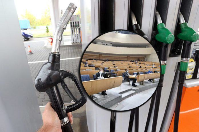 Delegati i poslanici poslije izbora o ukidanju akciza na gorivo Delegati i poslanici poslije izbora o ukidanju akciza na gorivo