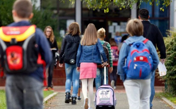 NOVA ŠKOLSKA GODINA, NOVA BRIGA ZA RODITELJE: “KAKO PLATITI SVE, I PREŽIVJETI MJESEC SEPTEMBAR?” NOVA ŠKOLSKA GODINA, NOVA BRIGA ZA RODITELJE: “KAKO PLATITI SVE, I PREŽIVJETI MJESEC SEPTEMBAR?”