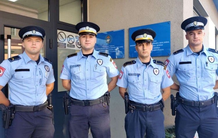 Hrabri policajci o spasavanju žene u Doboju: „Stekli smo njeno povjerenje i ubijedili je da odustane od samoubistva“ (FOTO)