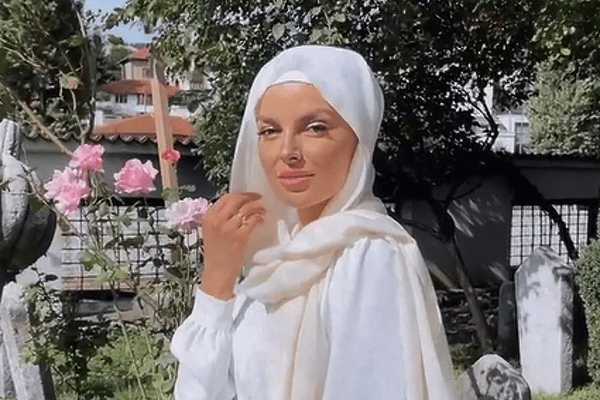 Šejla Ramović: Hafiz mi je rekao da samo 5 od 100 mladenki dođe u džamiju poštivajući je Šejla Ramović: Hafiz mi je rekao da samo 5 od 100 mladenki dođe u džamiju poštivajući je