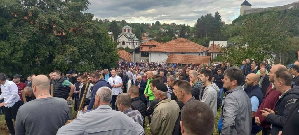 Klanjana dženaza Halidu Hunduru Klanjana dženaza Halidu Hunduru
