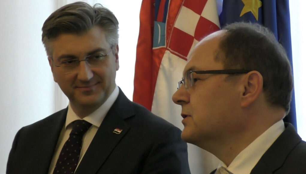 Plenković priznao: “Sa visokim predstavnikom Christianom Schmidtom smo diskretno dogovarali izmjene Izbornog zakona” Plenković priznao: “Sa visokim predstavnikom Christianom Schmidtom smo diskretno dogovarali izmjene Izbornog zakona”