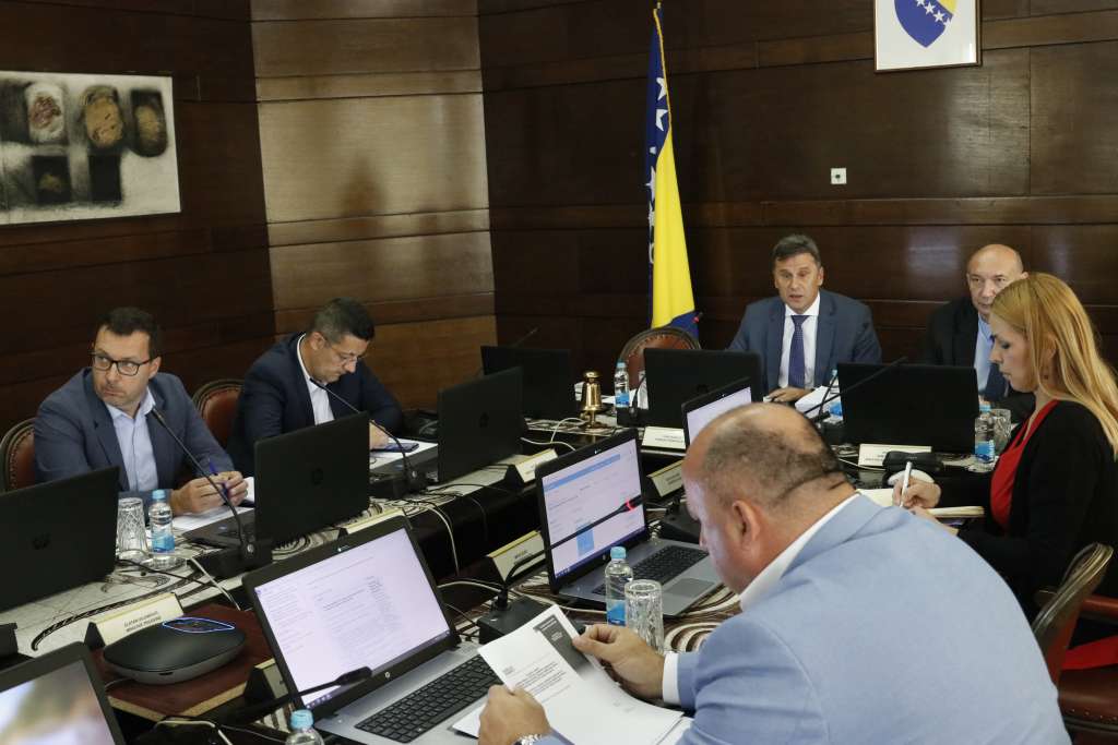 Uspostavlja se program novčane pomoći nezaposlenim osobama u FBiH Uspostavlja se program novčane pomoći nezaposlenim osobama u FBiH