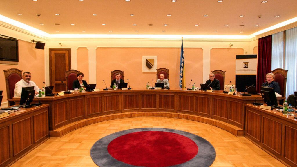 Zakon o nepokretnoj imovini RS-a stavljen van snage, entitet nema nadležnost, već država Zakon o nepokretnoj imovini RS-a stavljen van snage, entitet nema nadležnost, već država