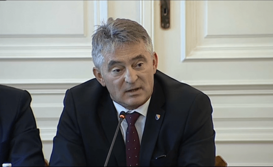 ŽELJKO KOMŠIĆ REZOLUTAN: "Iz Milanovićevog i Dodikovog fašizma očigledna mržnja prema muslimanima" ŽELJKO KOMŠIĆ REZOLUTAN: "Iz Milanovićevog i Dodikovog fašizma očigledna mržnja prema muslimanima"