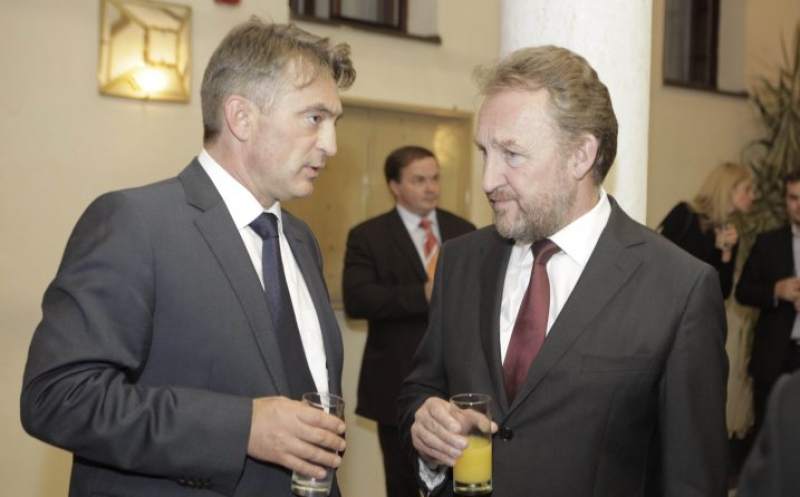 Počeli pristizati prvi rezultati: Izetbegović i Komšić u vodstvu Počeli pristizati prvi rezultati: Izetbegović i Komšić u vodstvu