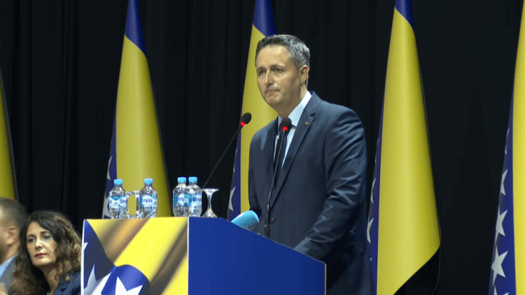 Rezultati izbora: Bećirović ima blizu 16.000 glasova više od Izetbegovića Rezultati izbora: Bećirović ima blizu 16.000 glasova više od Izetbegovića
