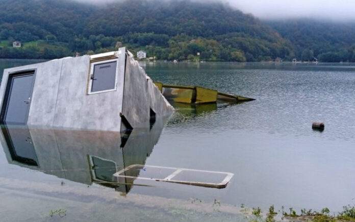 Potonula prva bh. kuća na vodi Potonula prva bh. kuća na vodi