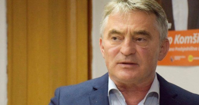 Hrvatski sabor odlučuje da se Komšić u Hrvatskoj proglasi personom non grata Hrvatski sabor odlučuje da se Komšić u Hrvatskoj proglasi personom non grata