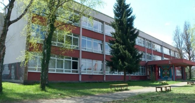 Teslićki profesor seksualno iskorištavao dječaka, pa ga prijevremeno penzionisali Teslićki profesor seksualno iskorištavao dječaka, pa ga prijevremeno penzionisali