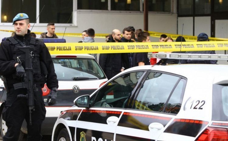 Zapalio oca starog 80 godina u Buća Potoku: Ovo je njegov identitet, policija ga traži Zapalio oca starog 80 godina u Buća Potoku: Ovo je njegov identitet, policija ga traži