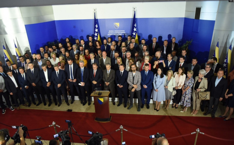 Nikšić okuplja lidere: Sutra u Sarajevu sastanak jedanaestorke, pravi se vlast bez SDA Nikšić okuplja lidere: Sutra u Sarajevu sastanak jedanaestorke, pravi se vlast bez SDA