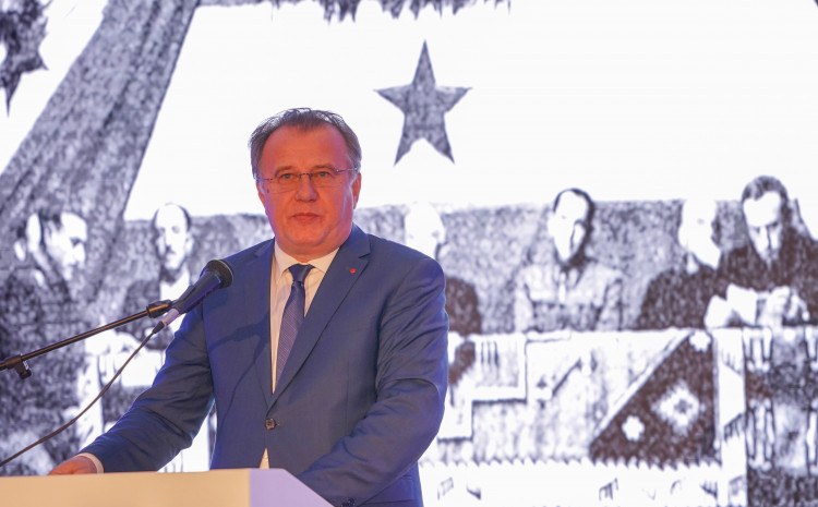 Nikšić za "približavanju" SDA: Trojka ostaje, imat ćemo dovoljno ruku za vlast na federalnom i državnom nivou Nikšić za "približavanju" SDA: Trojka ostaje, imat ćemo dovoljno ruku za vlast na federalnom i državnom nivou
