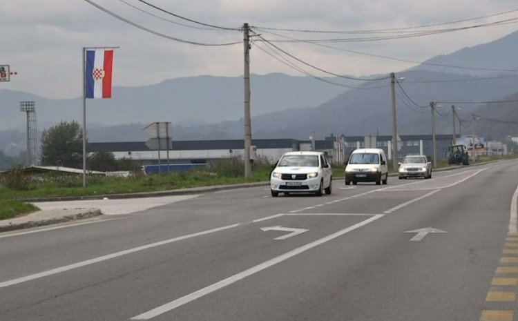 SDA u Novom Travniku traži uklanjanje jarbola sa zastavama "Herceg-Bosne"
