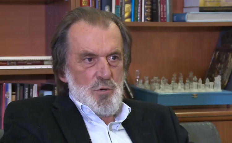 Vuk Drašković govorio o ubijenoj djeci Sarajeva: Na Palama proglašen nepoželjnom osobom Vuk Drašković govorio o ubijenoj djeci Sarajeva: Na Palama proglašen nepoželjnom osobom