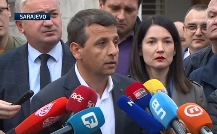 Vukanović: Moja leđa su spremna i za pendrek, odluka CIK-a je sramna Vukanović: Moja leđa su spremna i za pendrek, odluka CIK-a je sramna