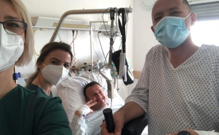 Dževad rođaku Ademu donirao bubreg i spasio mu život Dževad rođaku Ademu donirao bubreg i spasio mu život