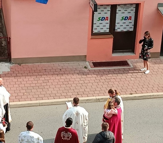 SVEŠTENIK SPC-A OSVJEŠTAVAO PROSTORIJE SDA SVEŠTENIK SPC-A OSVJEŠTAVAO PROSTORIJE SDA
