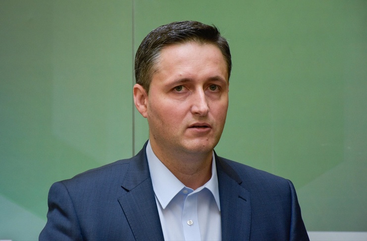 DENIS BEĆIROVIĆ: DOSTA JE SVAĐA I PODJELA, OKRENIMO SE BUDUĆNOSTI! DENIS BEĆIROVIĆ: DOSTA JE SVAĐA I PODJELA, OKRENIMO SE BUDUĆNOSTI!