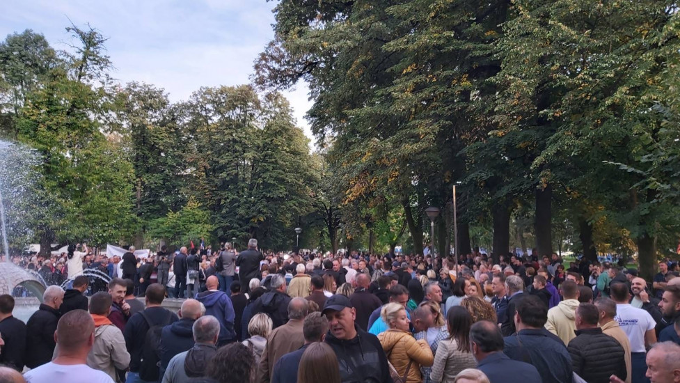 Počeo protest opozicije u Banjoj Luci: Građani se okupili u parku Mladen Stojanović