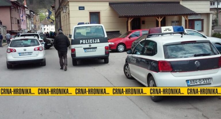 STRAVA U BIH: OSUĐIVANI SILOVATELJ PONOVO POKUŠAO SILOVATI 18-GODIŠNJU KĆER SVOG PRIJATELJA STRAVA U BIH: OSUĐIVANI SILOVATELJ PONOVO POKUŠAO SILOVATI 18-GODIŠNJU KĆER SVOG PRIJATELJA