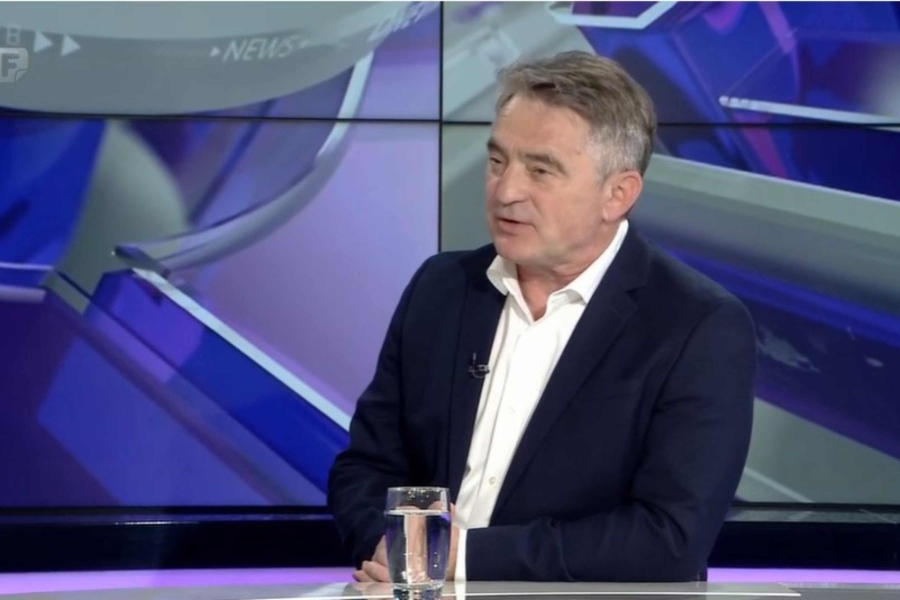 ŽELJKO KOMŠIĆ U DNEVNIKU SVE OTKRIO: "Amerikanci žele izbaciti SDA iz vlasti, to traže od Nikšića i Efendića!" ŽELJKO KOMŠIĆ U DNEVNIKU SVE OTKRIO: "Amerikanci žele izbaciti SDA iz vlasti, to traže od Nikšića i Efendića!"