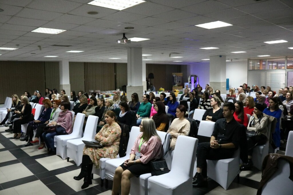 U Tešnju održan prvi naučno-stručni seminar "PODRŠKA DJECI S TEŠKOĆAMA U RAZVOJU" U Tešnju održan prvi naučno-stručni seminar "PODRŠKA DJECI S TEŠKOĆAMA U RAZVOJU"