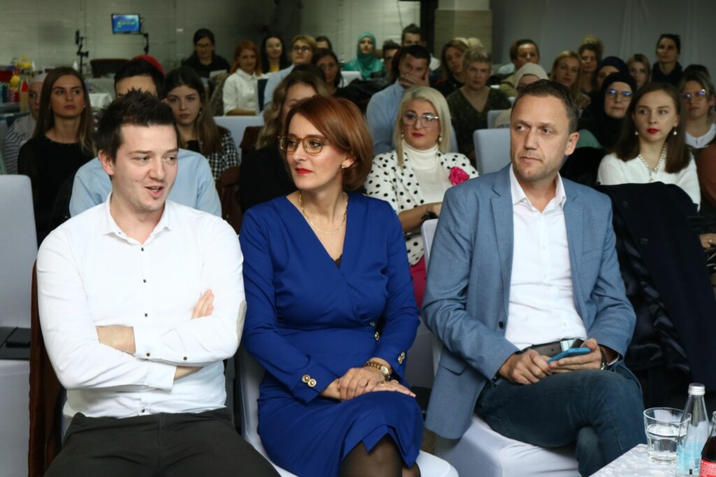 U Tešnju održan prvi naučno-stručni seminar "PODRŠKA DJECI S TEŠKOĆAMA U RAZVOJU" U Tešnju održan prvi naučno-stručni seminar "PODRŠKA DJECI S TEŠKOĆAMA U RAZVOJU"