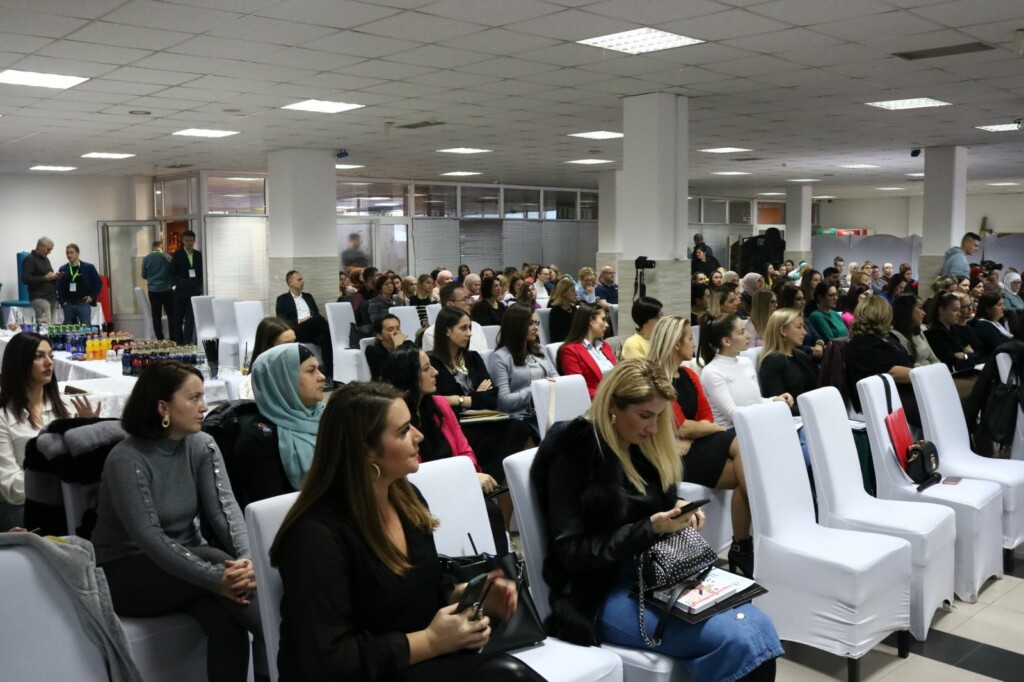 U Tešnju održan prvi naučno-stručni seminar "PODRŠKA DJECI S TEŠKOĆAMA U RAZVOJU" U Tešnju održan prvi naučno-stručni seminar "PODRŠKA DJECI S TEŠKOĆAMA U RAZVOJU"