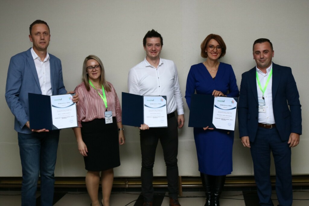 U Tešnju održan prvi naučno-stručni seminar "PODRŠKA DJECI S TEŠKOĆAMA U RAZVOJU" U Tešnju održan prvi naučno-stručni seminar "PODRŠKA DJECI S TEŠKOĆAMA U RAZVOJU"