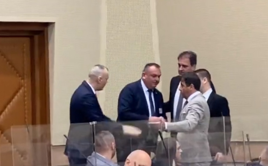 Vukanović na sjednici NSRS uzvikivao: Je li vam sad valja Suad Arnautović? Vukanović na sjednici NSRS uzvikivao: Je li vam sad valja Suad Arnautović?