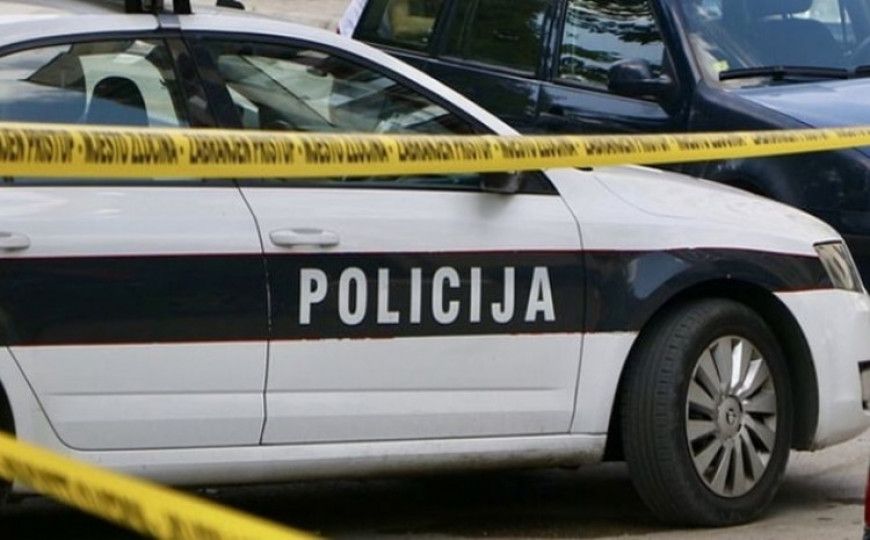 Stravična saobraćajna nesreća kod Živinica: Poginula jedna osoba Stravična saobraćajna nesreća kod Živinica: Poginula jedna osoba