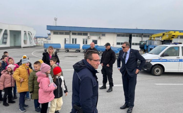 Kako je Milorad Dodik oduševio djecu na Aerodromu Sarajevo
