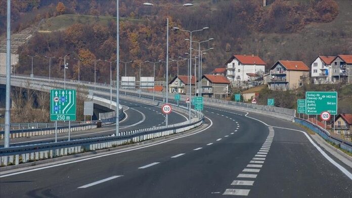 SMANJUJE SE CIJENA PUTARINA ZA KAMIONE, AUTOBUSE I KOMBIJE SMANJUJE SE CIJENA PUTARINA ZA KAMIONE, AUTOBUSE I KOMBIJE