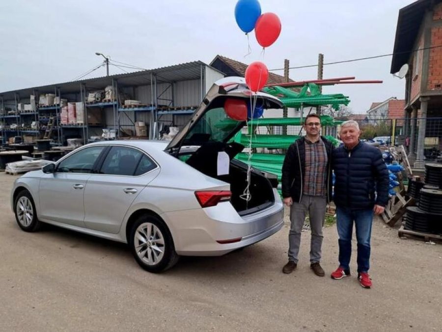 VLASNIK FIRME IZ BIH SVOG RADNIKA NAGRADIO AUTOMOBILOM VLASNIK FIRME IZ BIH SVOG RADNIKA NAGRADIO AUTOMOBILOM