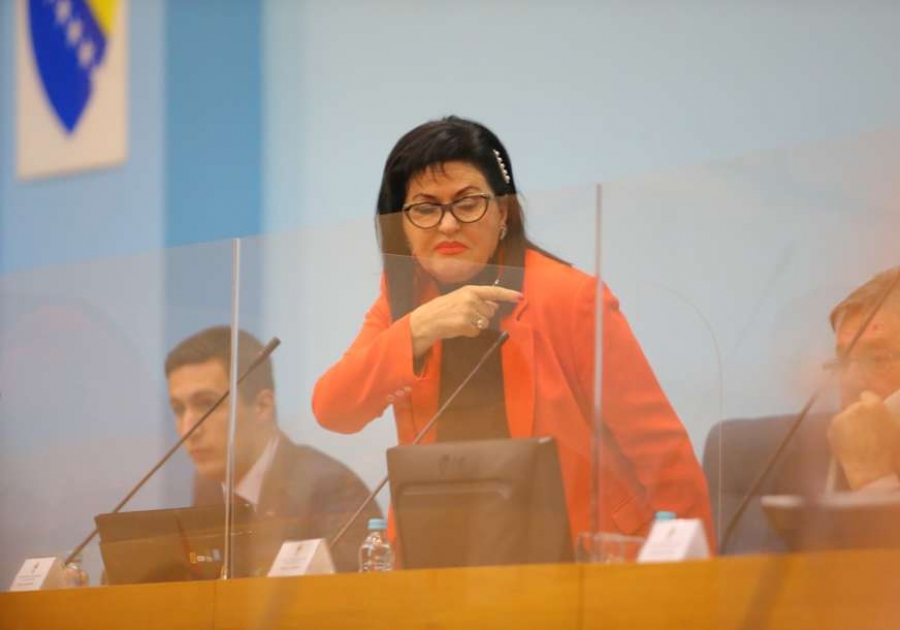 NATAŠA RADULOVIĆ VUKANOVIĆU PORUČILA NA SRPSKOM DA JE 'CEO SVET RAZUME': "Nemoj da galamiš ođe, da se obadaš" (VIDEO) NATAŠA RADULOVIĆ VUKANOVIĆU PORUČILA NA SRPSKOM DA JE 'CEO SVET RAZUME': "Nemoj da galamiš ođe, da se obadaš" (VIDEO)