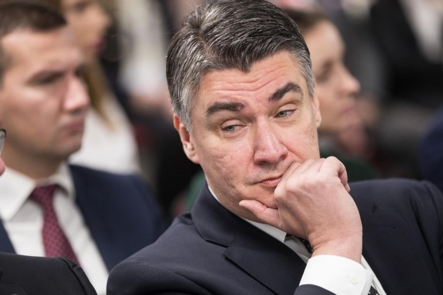MILANOVIĆ OPET VRIJEĐA: “Neću dopustiti da se srpskom narodu zbog Srebrenice nabijaju kompleksi” MILANOVIĆ OPET VRIJEĐA: “Neću dopustiti da se srpskom narodu zbog Srebrenice nabijaju kompleksi”