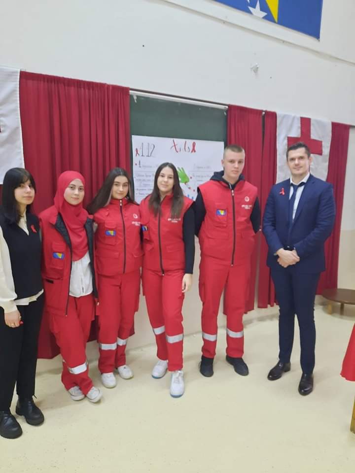ODRŽANO PREDAVANJE DR ANISA CEROVCA U SREDNJOJ ŠKOLI TEŠANJ ODRŽANO PREDAVANJE DR ANISA CEROVCA U SREDNJOJ ŠKOLI TEŠANJ