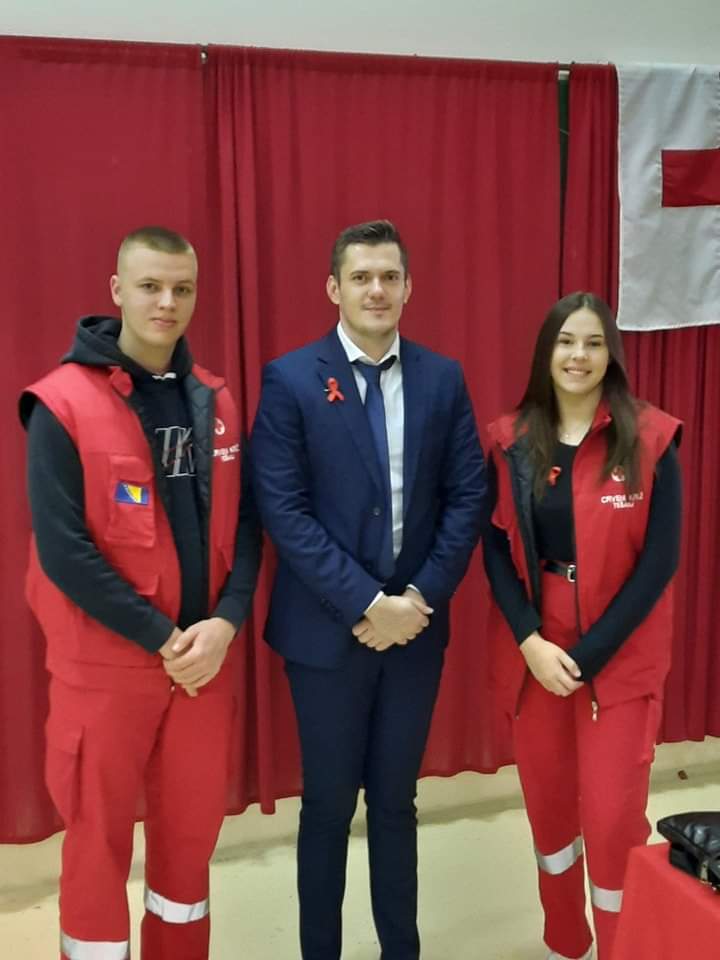 ODRŽANO PREDAVANJE DR ANISA CEROVCA U SREDNJOJ ŠKOLI TEŠANJ ODRŽANO PREDAVANJE DR ANISA CEROVCA U SREDNJOJ ŠKOLI TEŠANJ