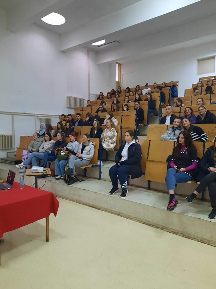 ODRŽANO PREDAVANJE DR ANISA CEROVCA U SREDNJOJ ŠKOLI TEŠANJ ODRŽANO PREDAVANJE DR ANISA CEROVCA U SREDNJOJ ŠKOLI TEŠANJ