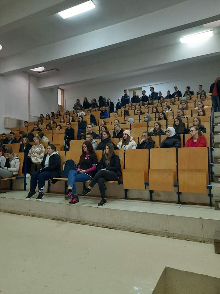 ODRŽANO PREDAVANJE DR ANISA CEROVCA U SREDNJOJ ŠKOLI TEŠANJ ODRŽANO PREDAVANJE DR ANISA CEROVCA U SREDNJOJ ŠKOLI TEŠANJ