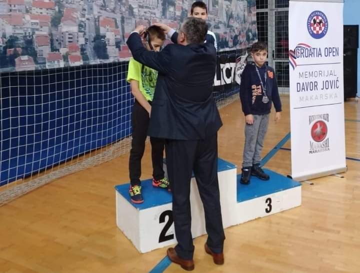 CENTAR BORILAČKIH SPORTOVA IZ TEŠNJA DONIO NOVE TRI MEDALJE CENTAR BORILAČKIH SPORTOVA IZ TEŠNJA DONIO NOVE TRI MEDALJE