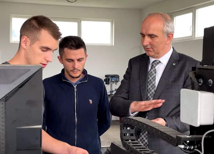 I ONI SU BUDUĆNOST TEŠNJA: MHM ROBOTICS I ONI SU BUDUĆNOST TEŠNJA: MHM ROBOTICS