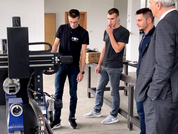 I ONI SU BUDUĆNOST TEŠNJA: MHM ROBOTICS I ONI SU BUDUĆNOST TEŠNJA: MHM ROBOTICS