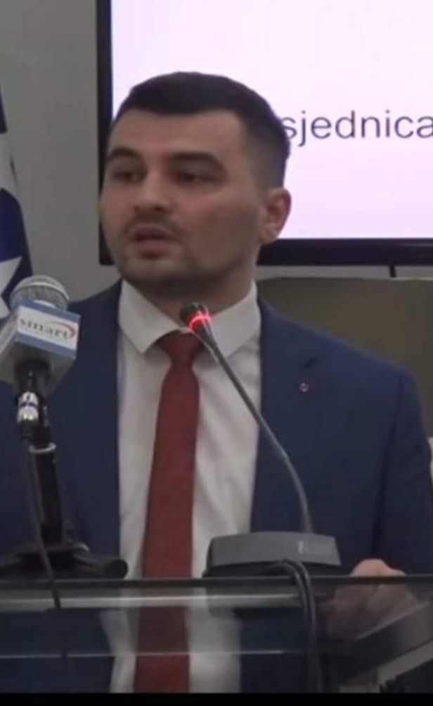 <strong>Danijel Pašić (SDP) novi ministar u Vladi ZDK, poznata imena i ostalih ministara</strong> <strong>Danijel Pašić (SDP) novi ministar u Vladi ZDK, poznata imena i ostalih ministara</strong>