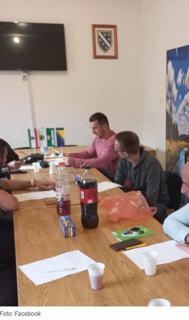 <strong>Savjet MZ Jablanica nezadovoljan odnosom Općine Tešanj prema njihovoj mjesnoj zajednici</strong> <strong>Savjet MZ Jablanica nezadovoljan odnosom Općine Tešanj prema njihovoj mjesnoj zajednici</strong>