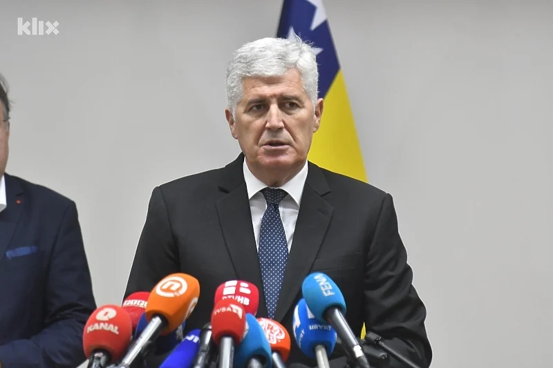Čović: Za pet mjeseci ćemo gledati puno drugačiju politiku u BiH, ljubav je obostrana Čović: Za pet mjeseci ćemo gledati puno drugačiju politiku u BiH, ljubav je obostrana
