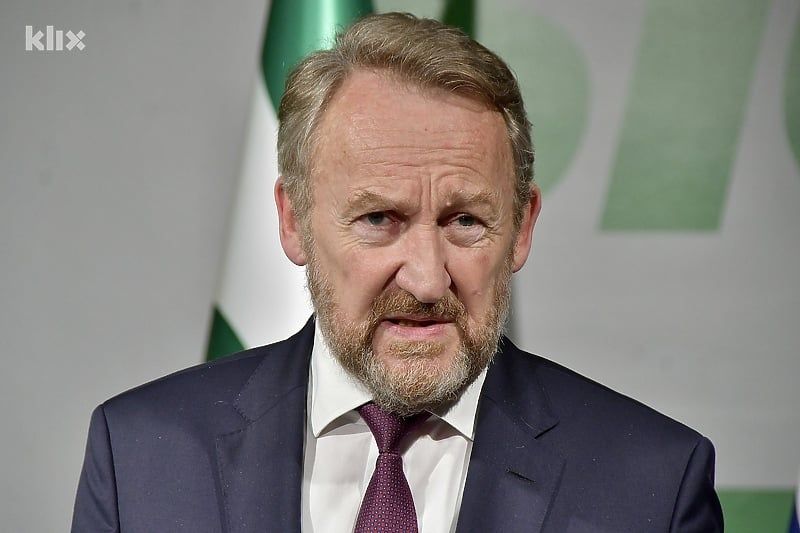 Izetbegović tvrdi da su stali na put 300 bogatih: A koliko je SDA dozvolila da se takvi obogate? Izetbegović tvrdi da su stali na put 300 bogatih: A koliko je SDA dozvolila da se takvi obogate?